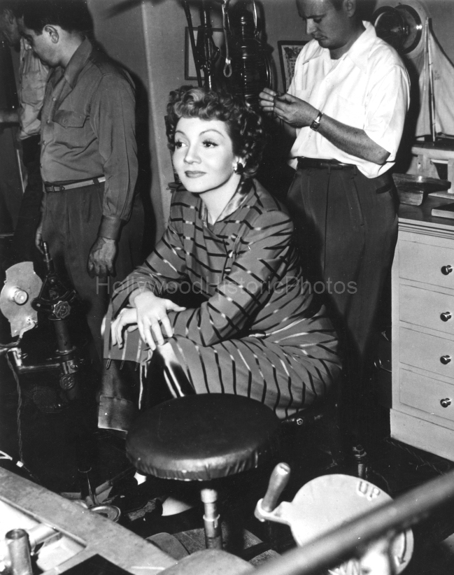 Claudette Colbert 1944 wm.jpg